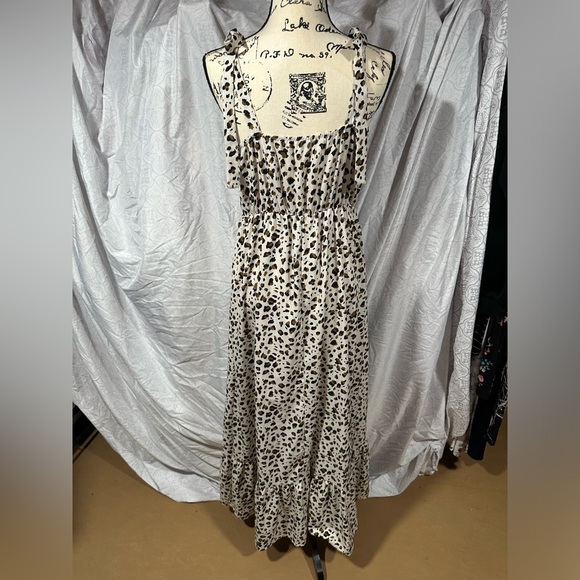 Dress - Picture 2 of 2